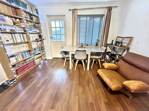 Lounge- click for photo gallery